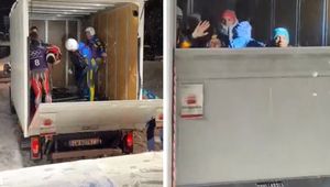 To nie żart. Tak ich traktują na IO. Jest nagranie