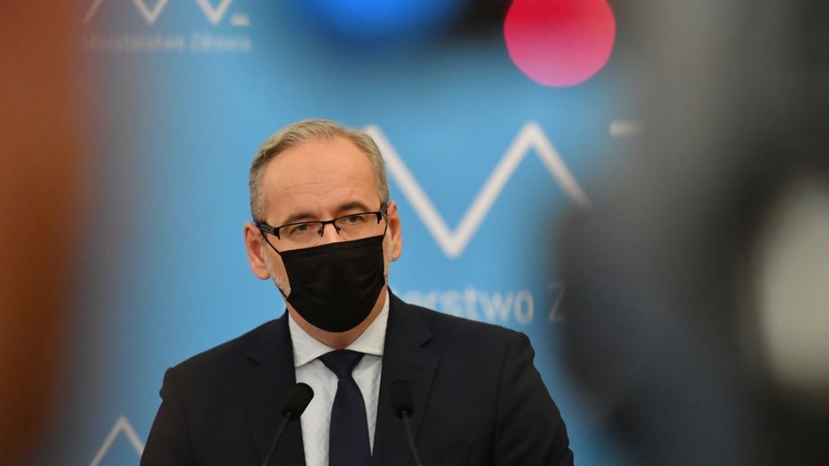 Minister zdrowia Adam Niedzielski podczas konferencji prasowej w siedzibie Ministerstwa Zdrowia w Warszawie