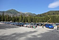 Dantejskie sceny w Tatrach. Turyści zaatakowali na parkingu