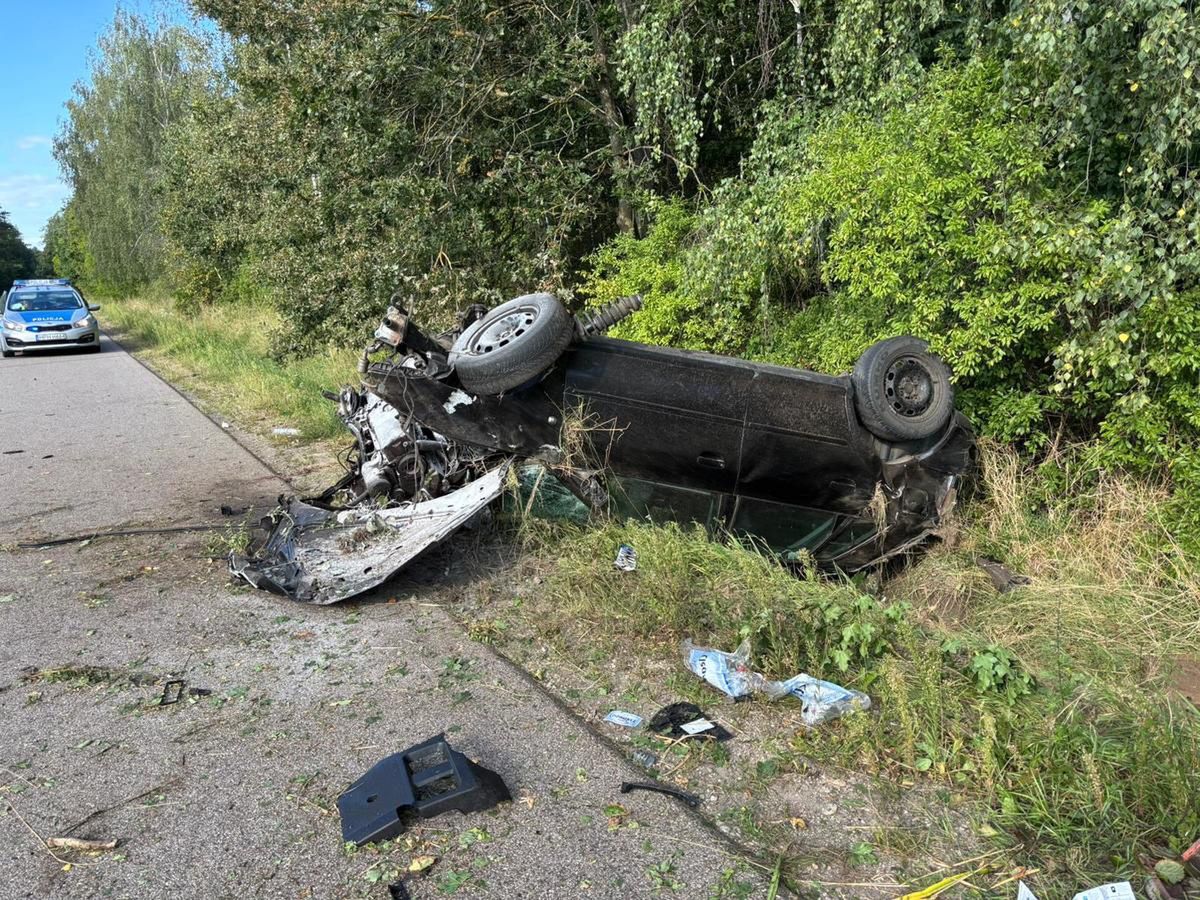Klin: 20-latek jechał za szybko, próbował uniknąć zderzenia z motorem