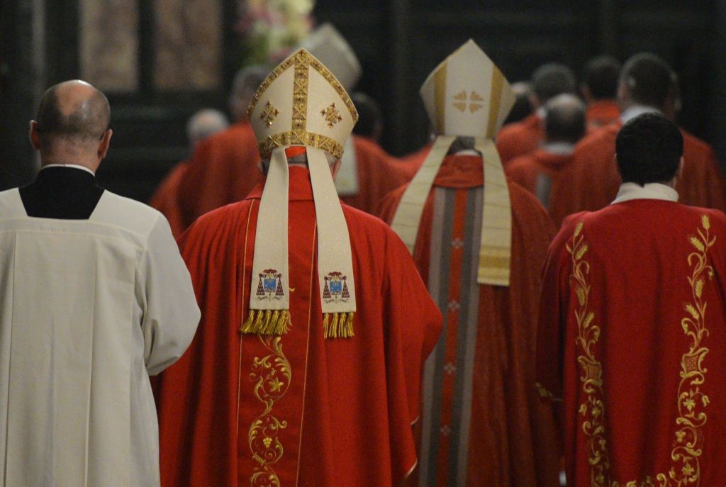 Od tej niedzieli w kościołach będzie mogło przebywać więcej osób