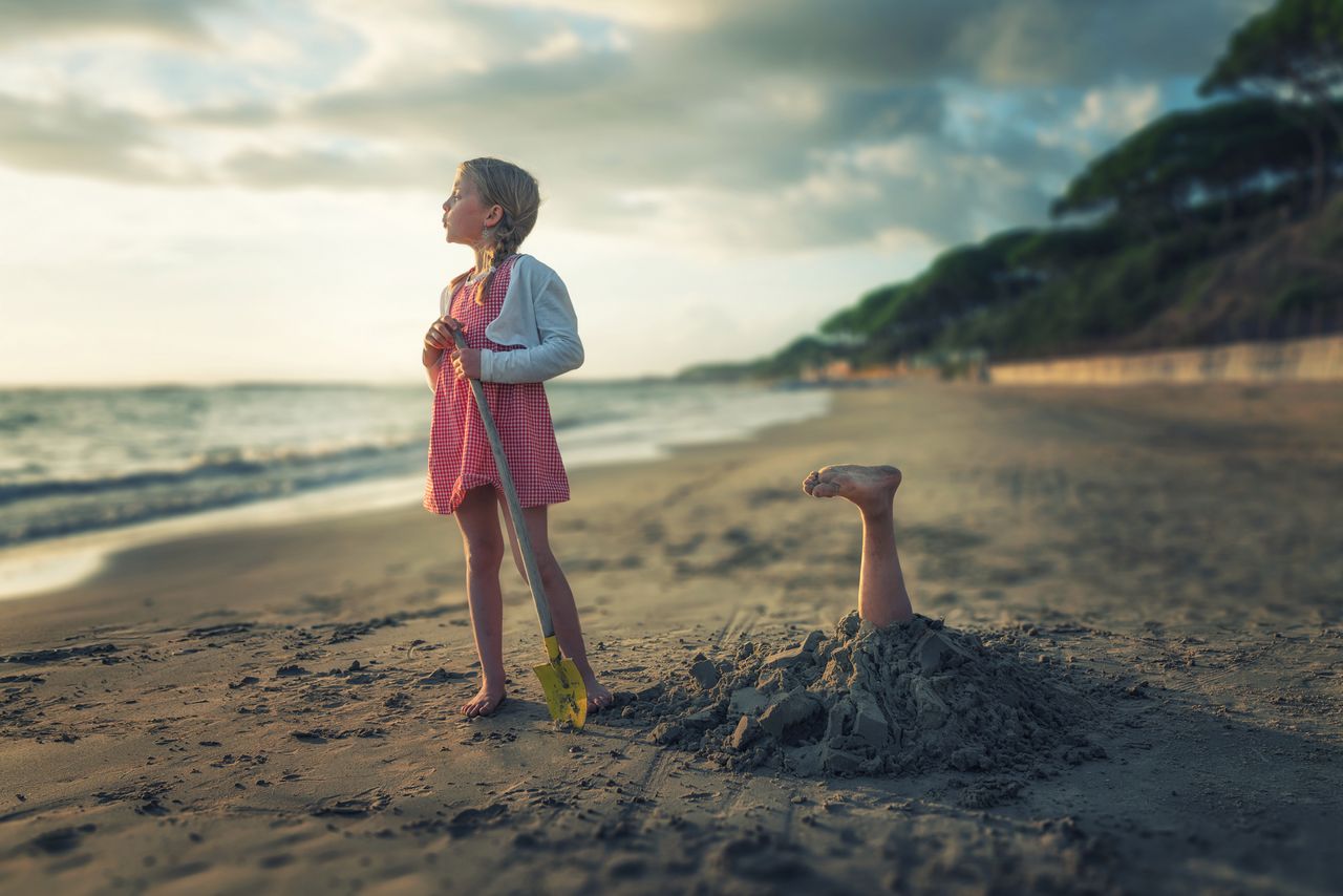 Humorystyczne zdjęcia dzieci są dla Johna odskocznią i gwarancją tego, że fotografia mu się nie znudzi. Kiedy ma dość standardowych zdjęć, przelewa na ekran swoje wyobrażenia i od razu czuje się lepiej. Początkowo zachłysnął się możliwościami, które oferują programy graficzne, ale dziś nieco już zwolnił i jedno zdjęcie na dwa tygodnie w zupełności wystarczy mu, żeby wyżyć się artystycznie.