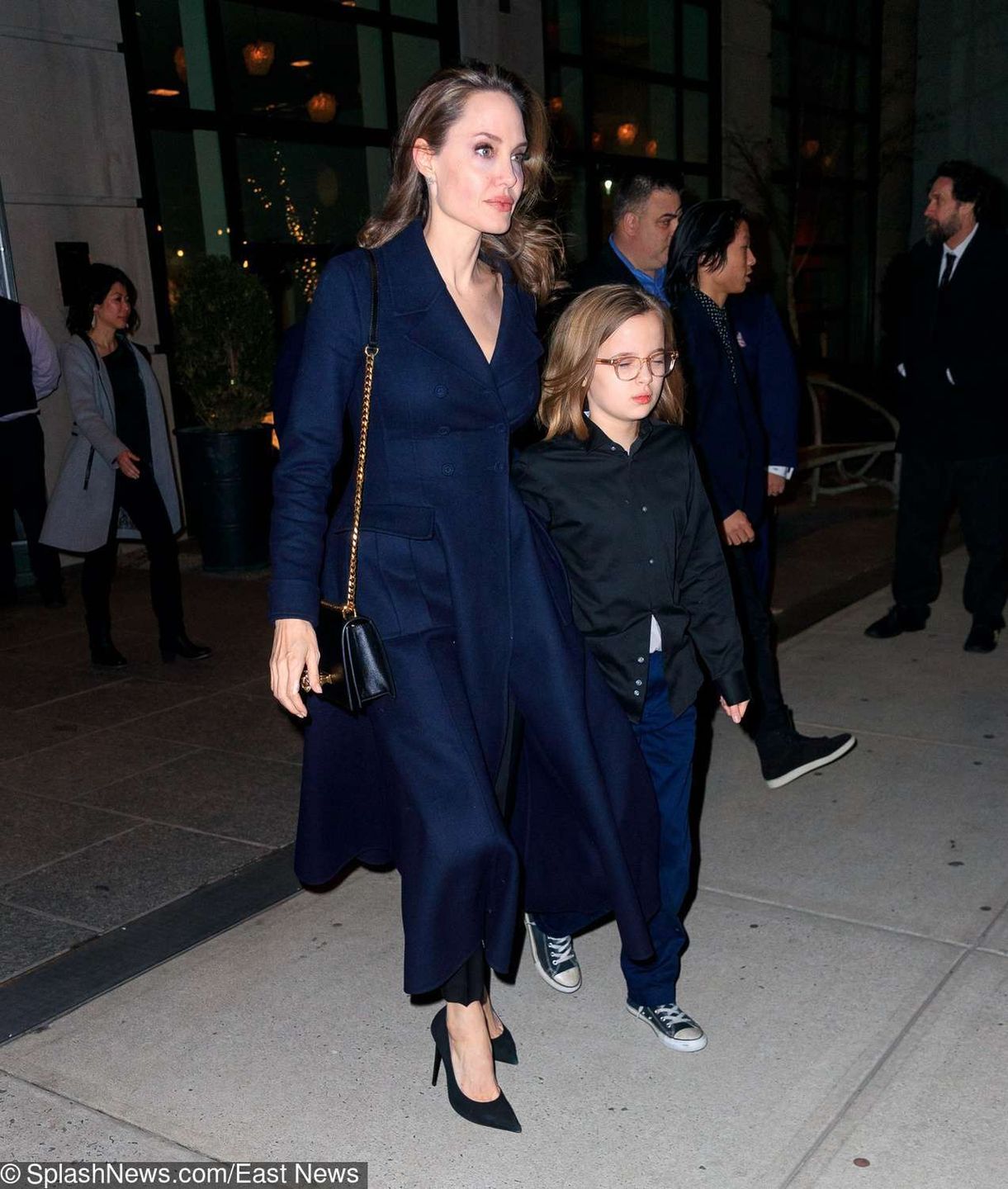 Angelina Jolie w kinie z dziećmi