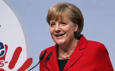 Niemiecka prasa: Merkel i Hollande spotkają się gdzieś pośrodku