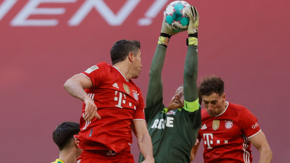 PAP/EPA / RONALD WITTEK / Na zdjęciu od lewej: Robert Lewandowski