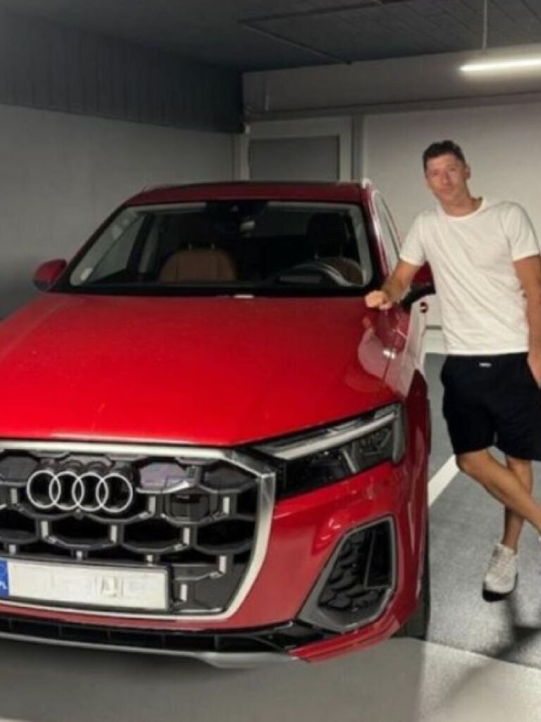 Robert Lewandowski i jego nowe auto