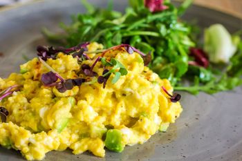 Czy można jeść jajecznicę codziennie? Mało kto się nad tym zastanawia