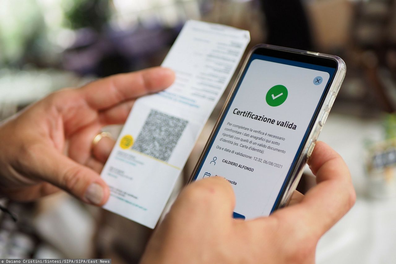 Włochy. Kupowali covidowe przepustki, teraz mogą mieć kłopoty 