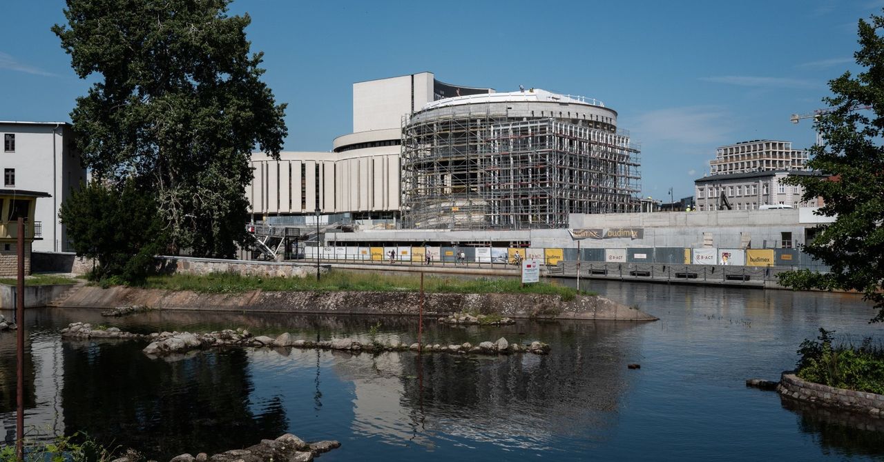 Bydgoszcz: Budowa czwartego kręgu Opery Nova wciąż trwa