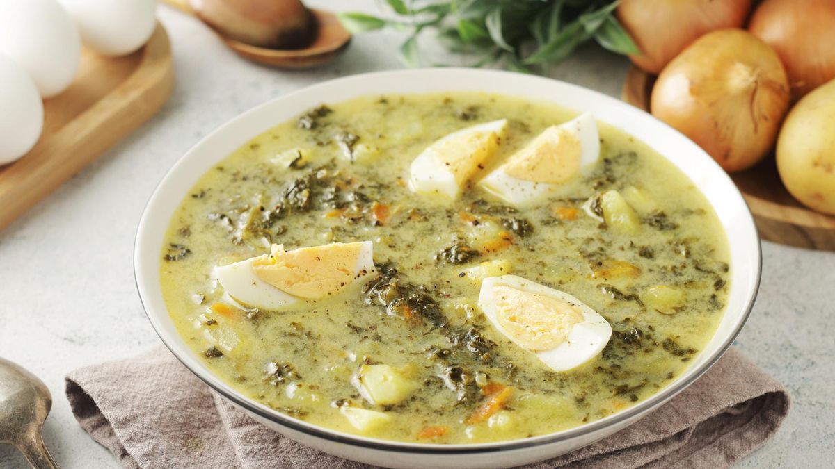 Zupa szczawiowa z jajkiem i ziemniakami
