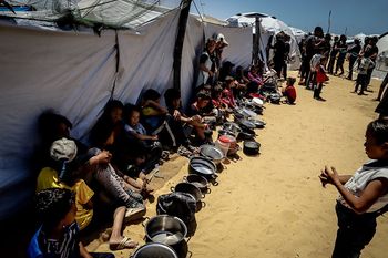 Czekali na pomoc humanitarną. Izrael miał otworzyć ogień