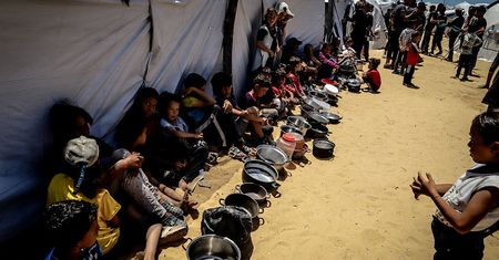 Czekali na pomoc humanitarną. Izrael miał otworzyć ogień