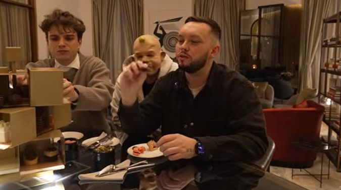 Książulo testował jedzenie w hotelu 