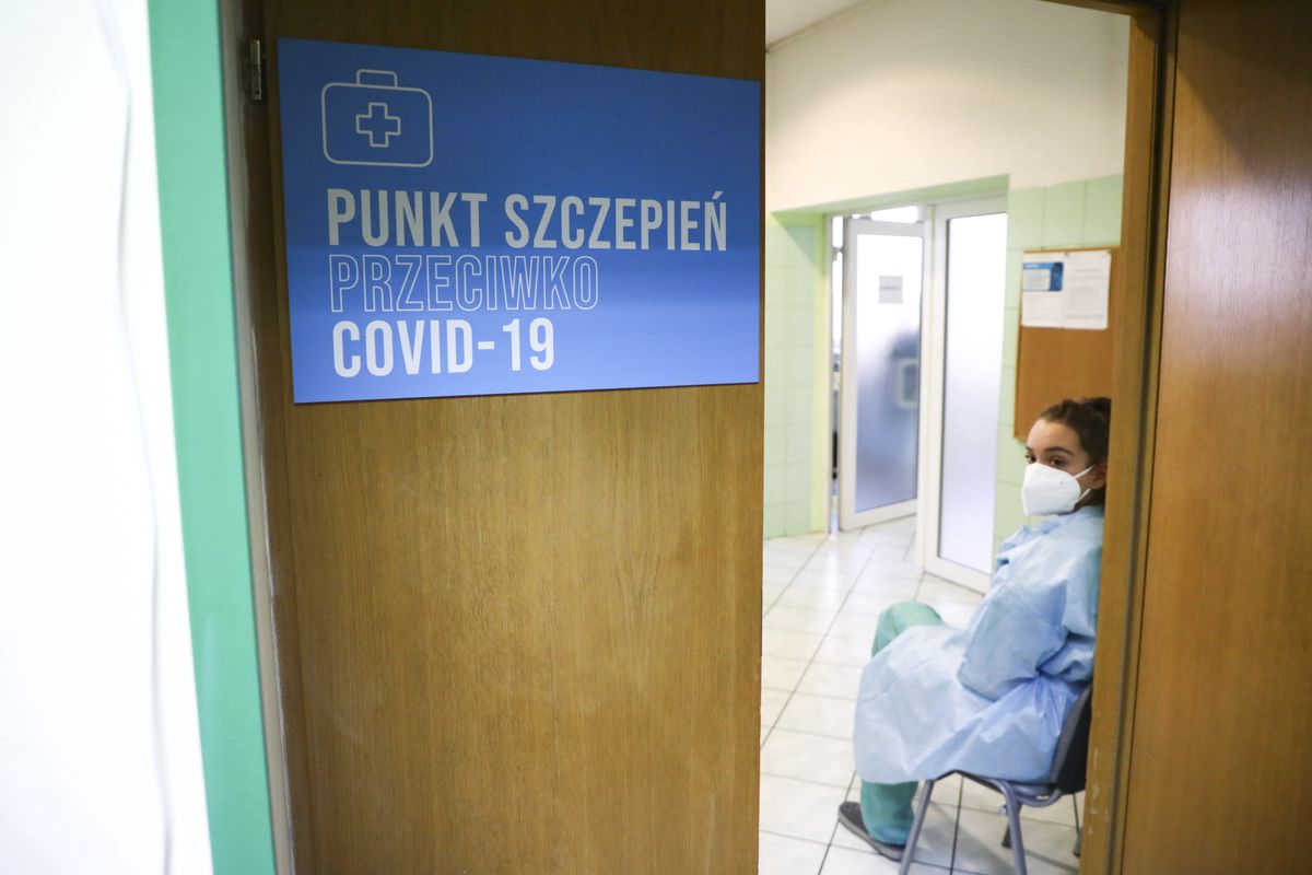 Szczepienia z zastrzeżeniami. Kiedy trzeba zrezygnować? Wytyczne MZ
