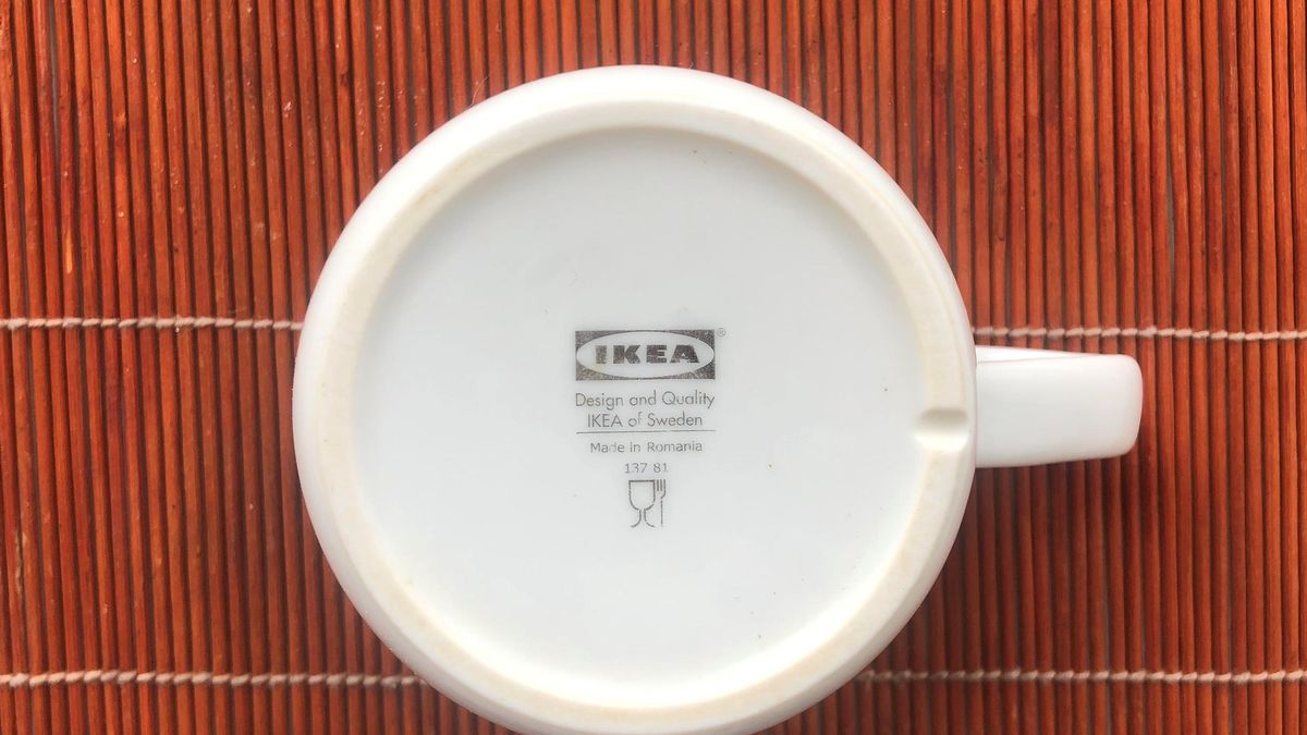 Do czego służy rower na spodzie kubków z Ikea?