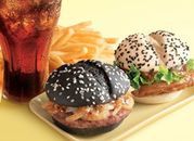 McDonald's sprzedaje czarne i białe hamburgery