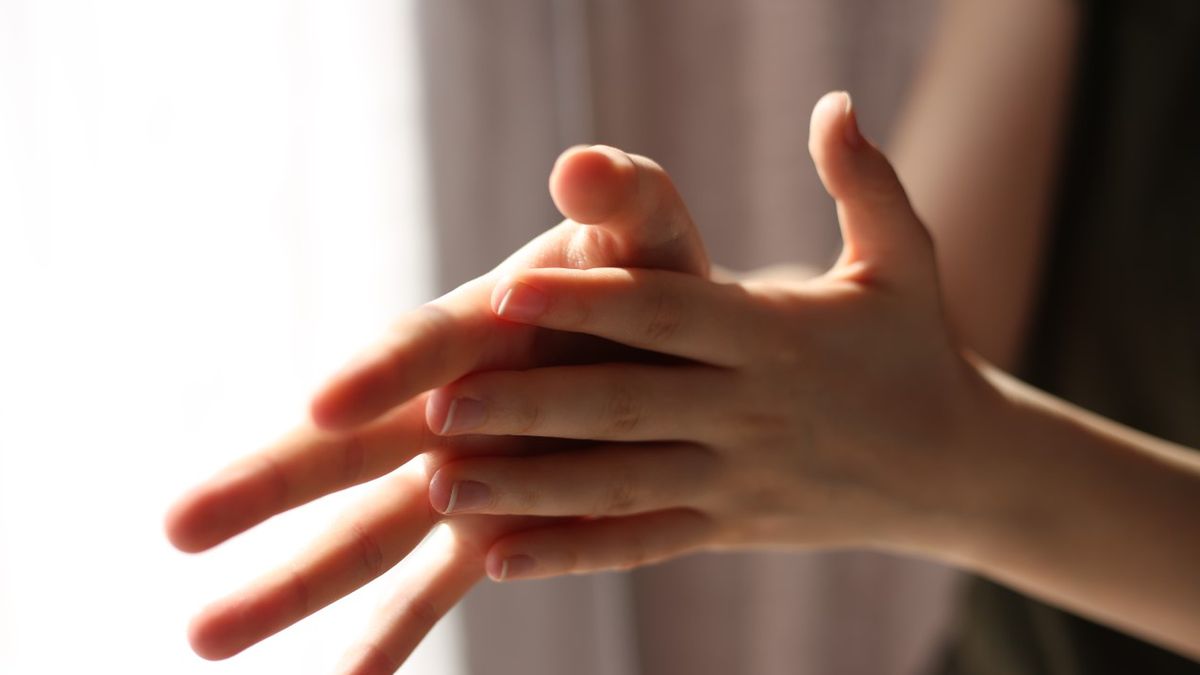 Pękające opuszki palców to uciążliwy problem, który utrudnia wykonywanie codziennych czynności.