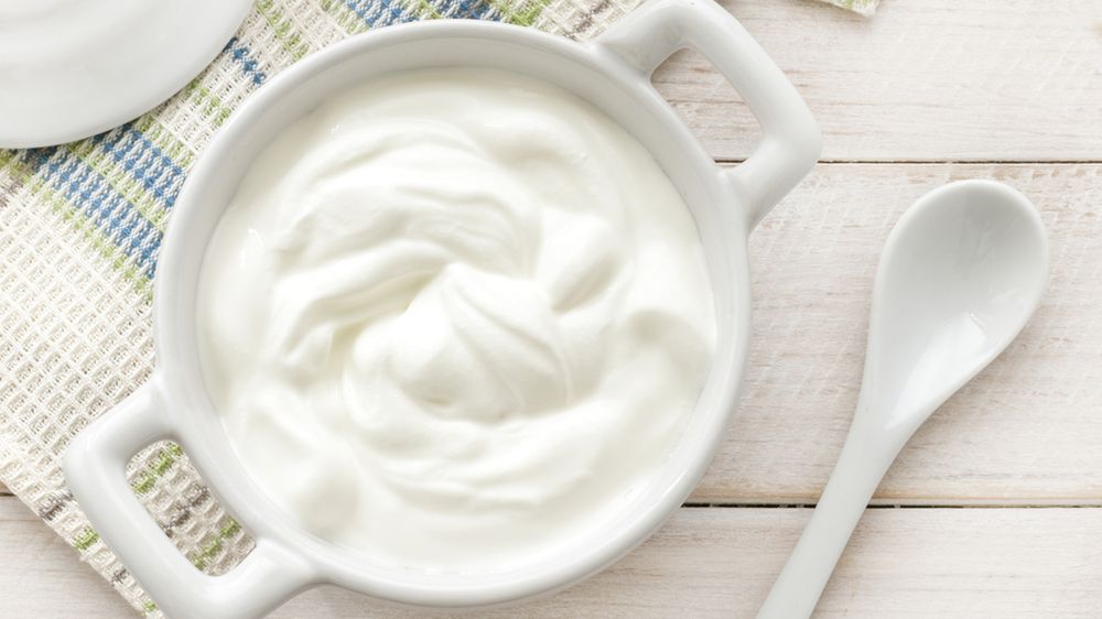 Kremowy sos z kwaśną śmietaną i/lub maślanką i olejem o obniżonej zawartości kalorii