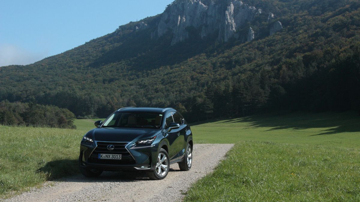 Współpraca silnika spalinowego i elektrycznego poprawia wyniki spalania