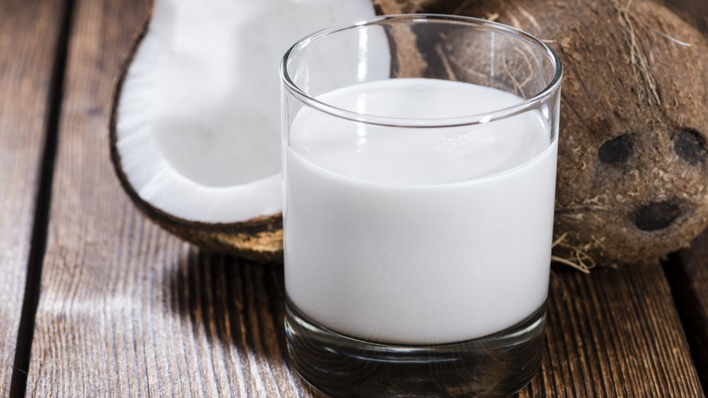 Mleko kokosowe w puszce (wyciśnięte ze startego miąższu, z dodatkiem wody)