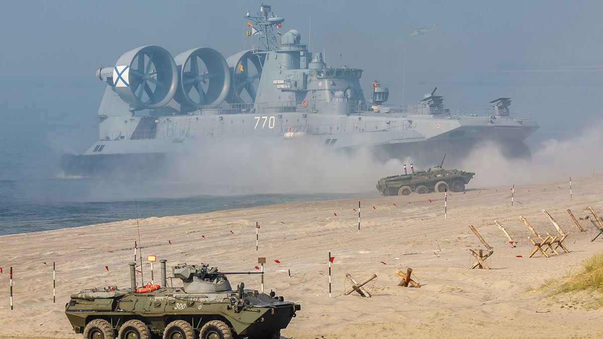 Zapad-2021. Największy poduszkowiec świata jest... ogromny! 1
