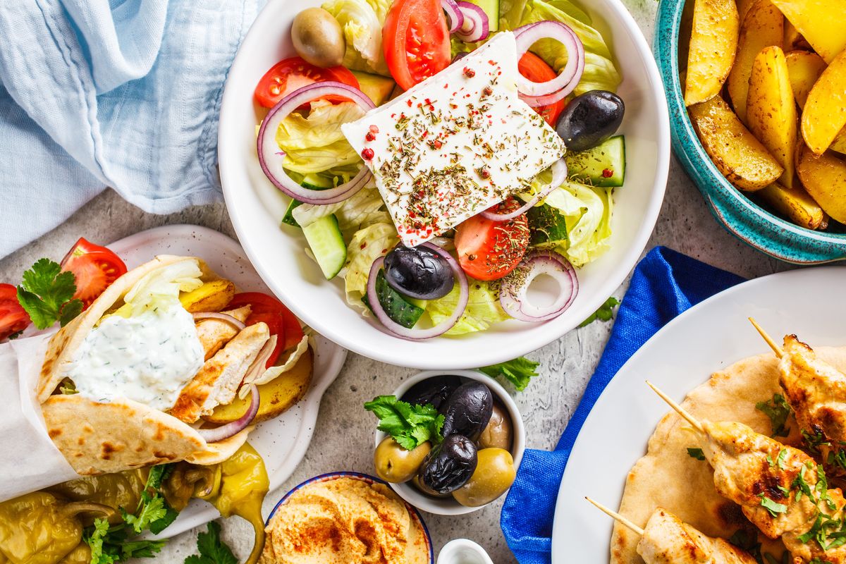 Kuchnia grecka należy do kuchni śródziemnomorskiej 