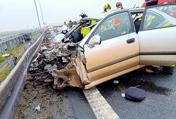 Będzin. Koszmarny wypadek na drodze S1 nieopodal lotniska w Pyrzowicach. Lądował śmigłowiec LPR, droga jest zablokowana