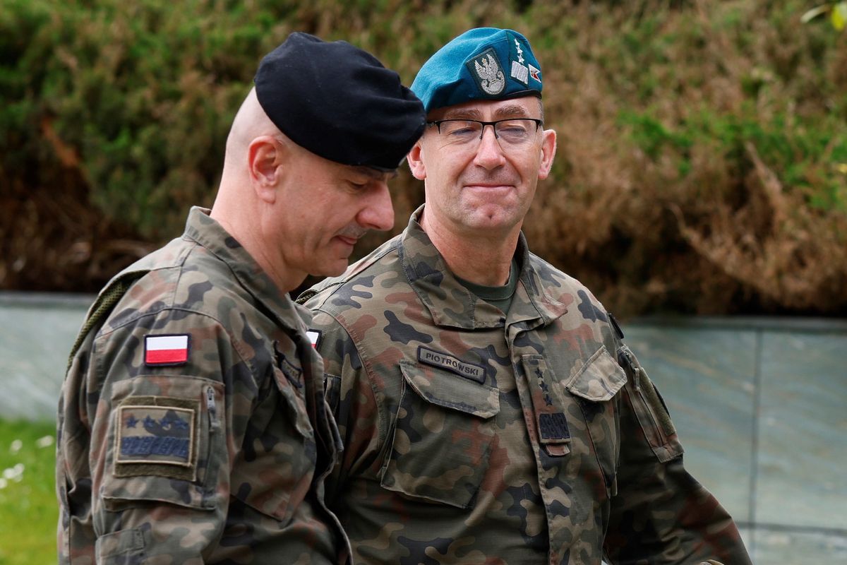  Generałowie Rajmund Andrzejczak i Tomasz Piotrowski złożyli dymisje z kierowania polską armią
