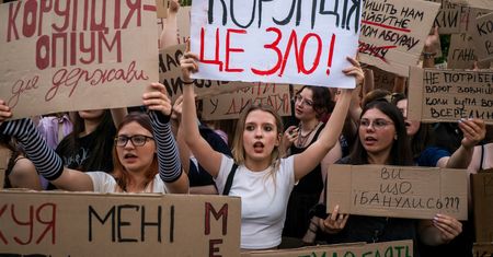Kolejny dzień masowych protestów w Ukrainie po decyzji władz
