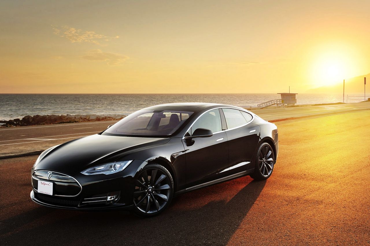 Tesla Model S na autopilocie, auta bez kierowców już za trzy lata