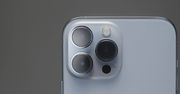 Mały otwór przy aparacie w iPhonie. Jaką dokładnie pełni funkcję?