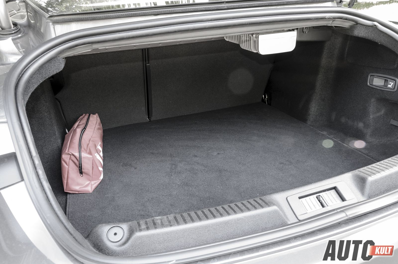 Renault Laguna Coupé 2,0 dCi 4Control - test [galeria zdjęć] 24