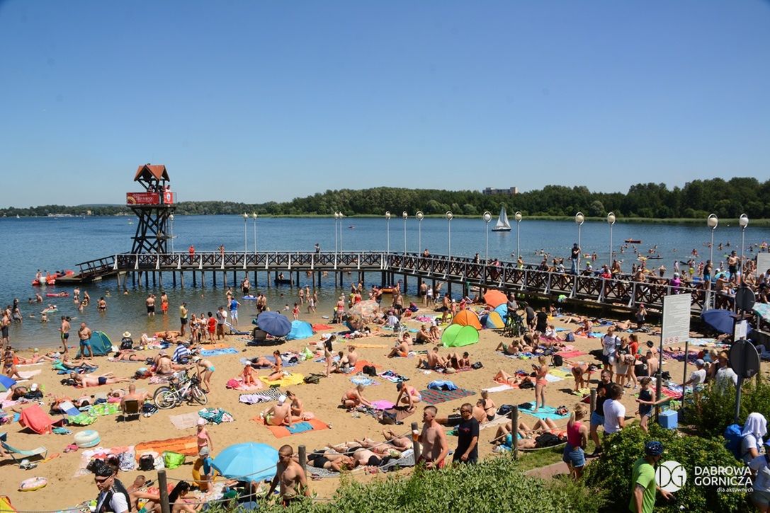 Dąbrowa Górnicza. Tłumy na plaży nad Pogorią. Ruszył letni sezon