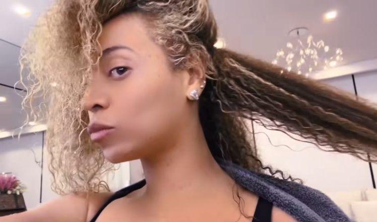 Tak wygląda Beyoncé w naturalnych włosach
