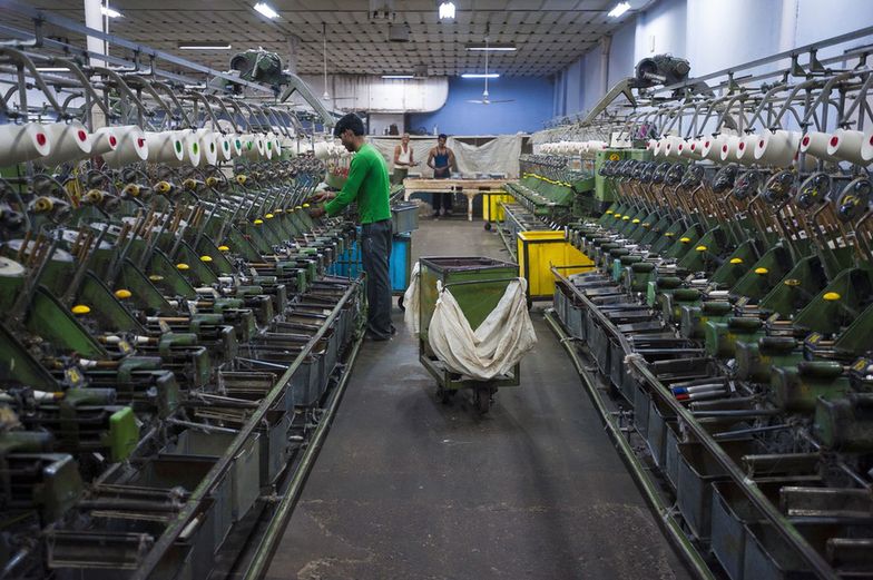 Unia zamierza ukrócić współczesne niewolnictwo. Koniec "krwawych tekstyliów"?