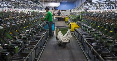 Raport: holenderskie firmy odzieżowe płacą w Indiach "głodowe pensje"