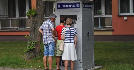 Zarobki w Polsce. Przeciętne wynagrodzenie wzrosło o 7,5 procent