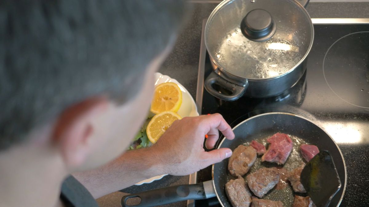 (123rf) Jedzenie mięsa niekorzystnie wpływa na zdrowie