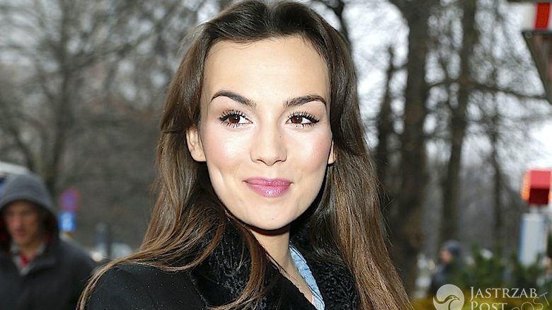 Paulina Krupińska w kreacji paprocki&brzozowski