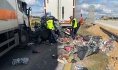 Wypadek pod Piotrkowem Trybunalskim. Zderzenie na Autostradzie Bursztynowej w Gąskach