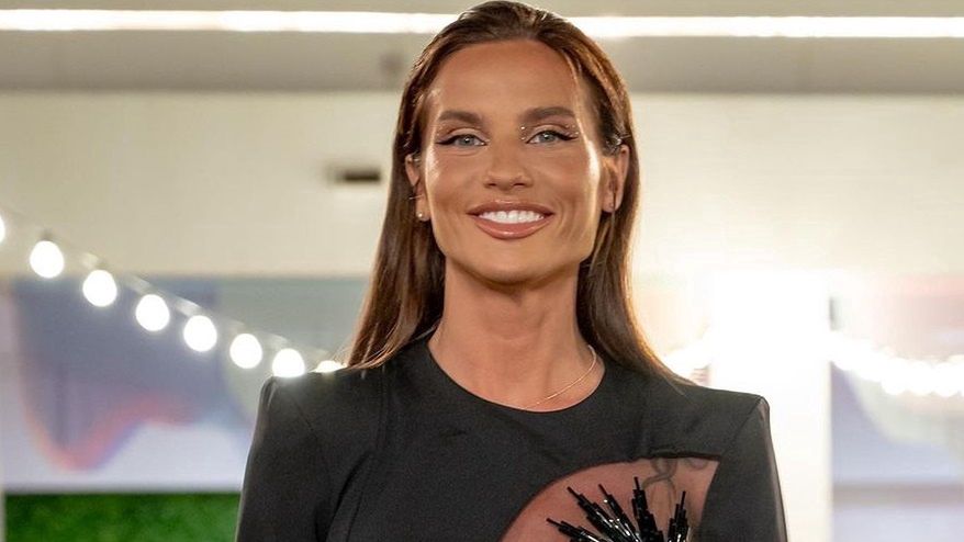 Karolina Gilon w modnej stylizacji