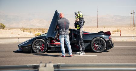 "Nie wiedzieliśmy, co się stanie". Oliver Webb opowiada o biciu rekordu prędkości w SSC Tuatara