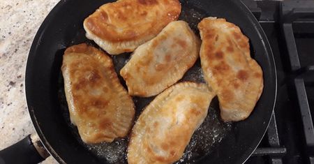 Przysmak znany w całej Ukrainie. Przepis na wyborne czebureki