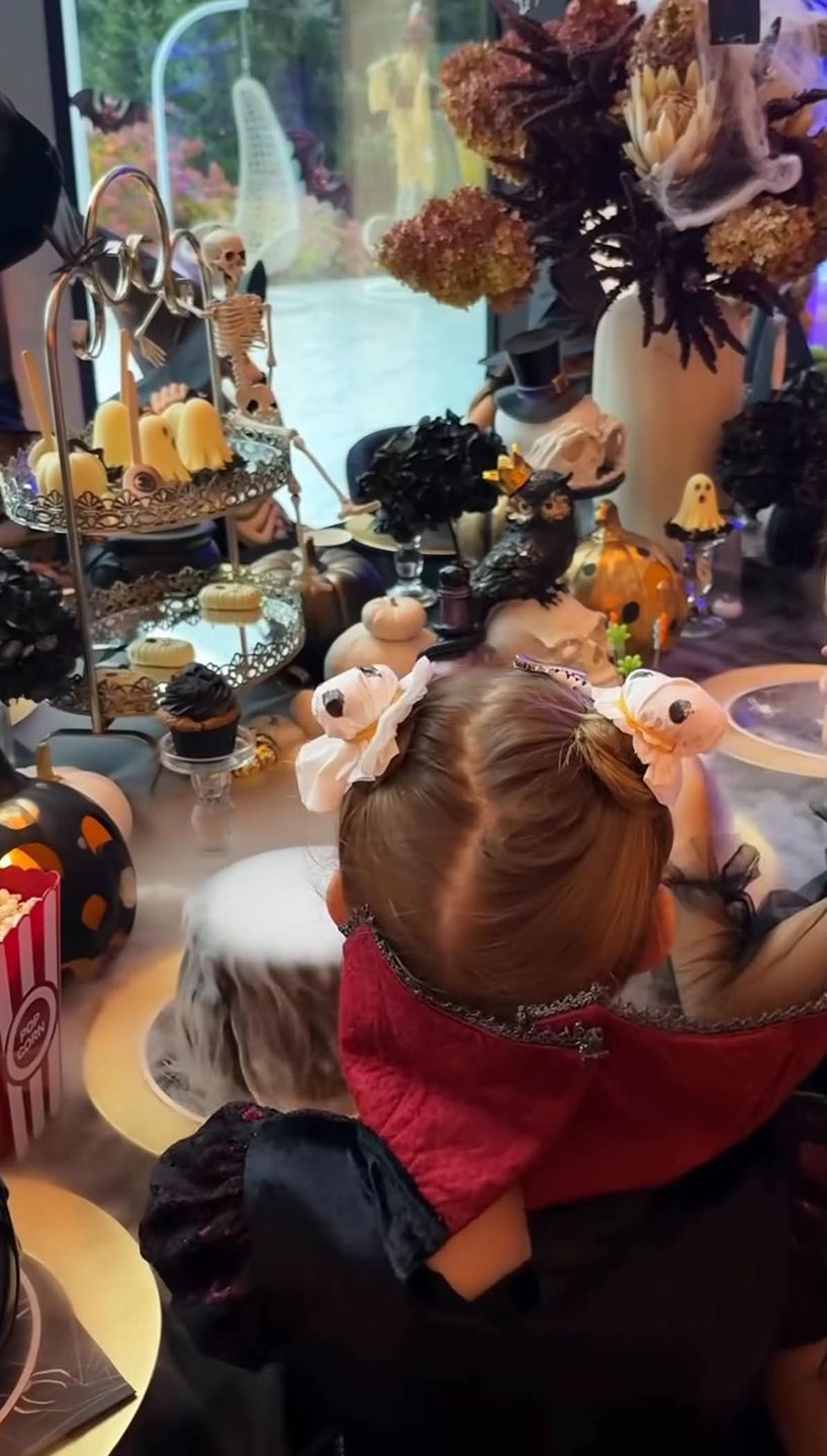 Klaudia Halejcio udekorowała willę na Halloween