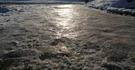 Uwaga na gołoledź i spadek temperatury! Będzie bardzo ślisko