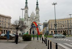 Nie skończyli odbudowywania tęczy, a już ktoś ją zniszczył