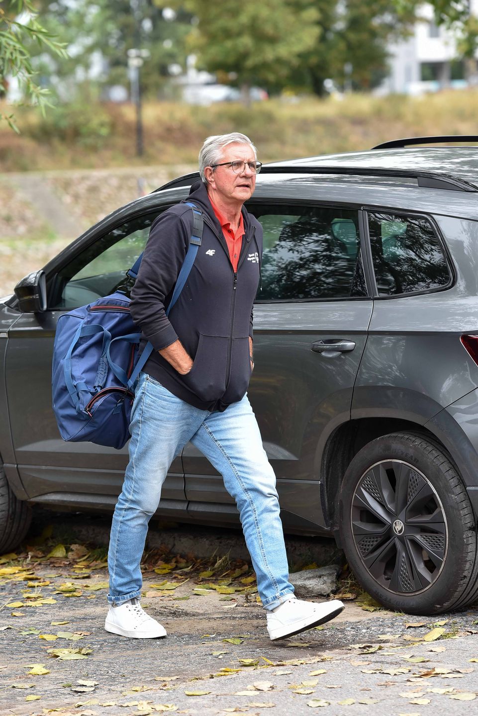 Zygmunt Chajzer gra w siatkówkę plażową