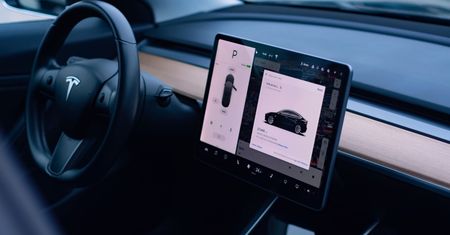 Tesla zmienia zdanie. Wolanty jednak się nie sprawdziły