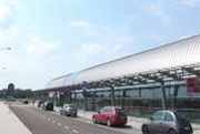 Zamknięto część pasa startowego na lotnisku w Modlinie