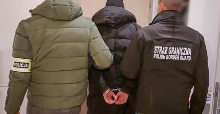 Uderzenie w zorganizowaną grupę przestępczą legalizująca pobyt cudzoziemcom w Polsce.